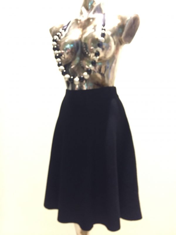 čierna sukňa z kolekcie pletenín najvyššej kvality