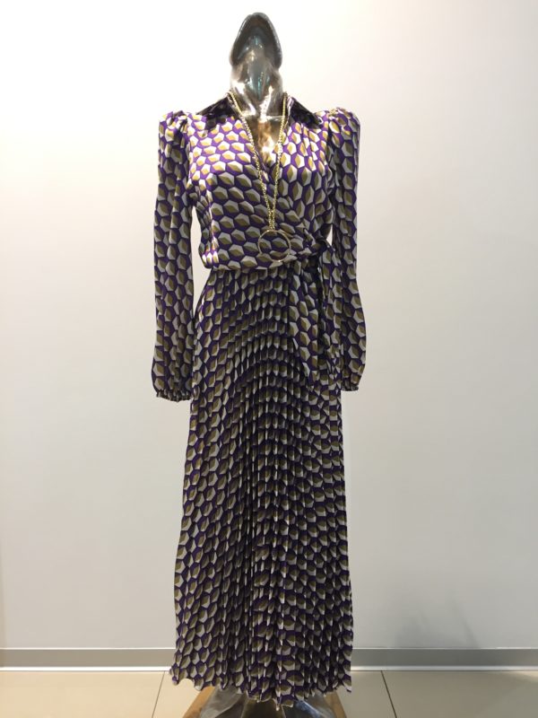 Šaty s plisovanou sukňou fialové vzorované