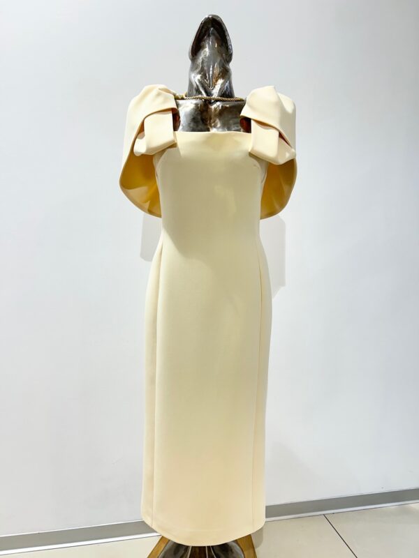 Šaty svetložlté s preloženým rukávom