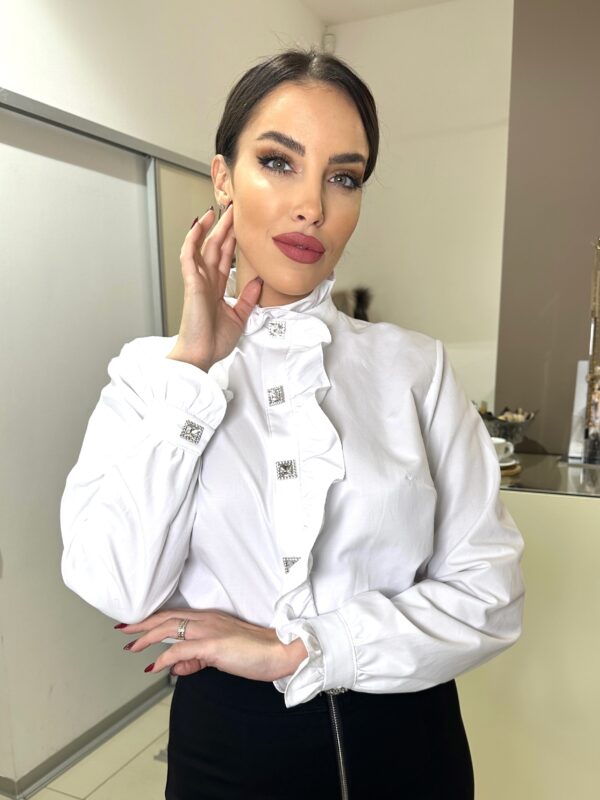 Biela blúzka LUCCULUS so zdobenými gombíkmi