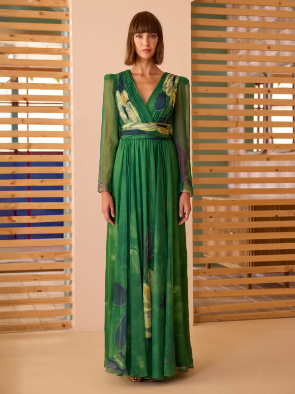 Zelené dlhé ľahké šaty s jemnými kvetmi